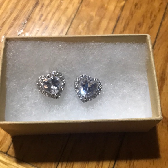 Heart shaped sparkly rhinestone earrings - Picture 2 of 3